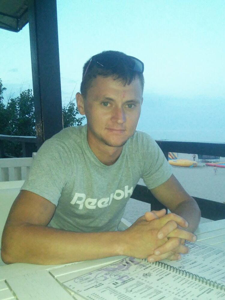  ,   Vitaly, 32 ,  