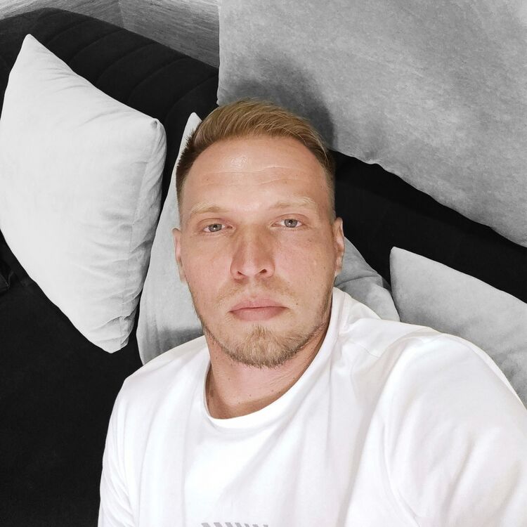  ,   Russel, 37 ,  
