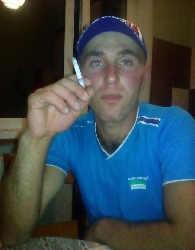  7620665  Artur, 32 ,    