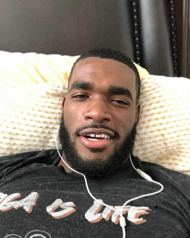  45799355  Pierre, 23 ,    