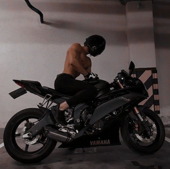  32848665  Roman, 21 ,    