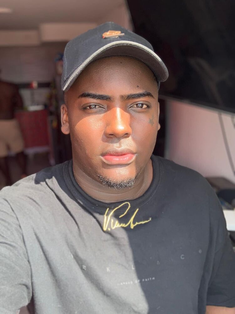  48700595  Andres, 37 ,    