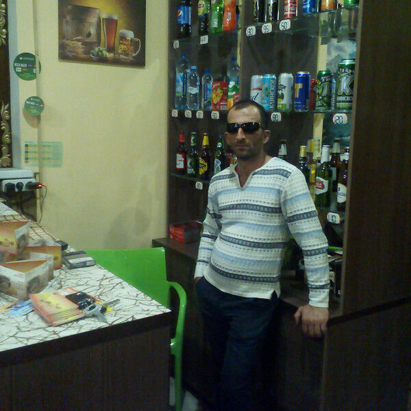  10643175  Arman, 47 ,    