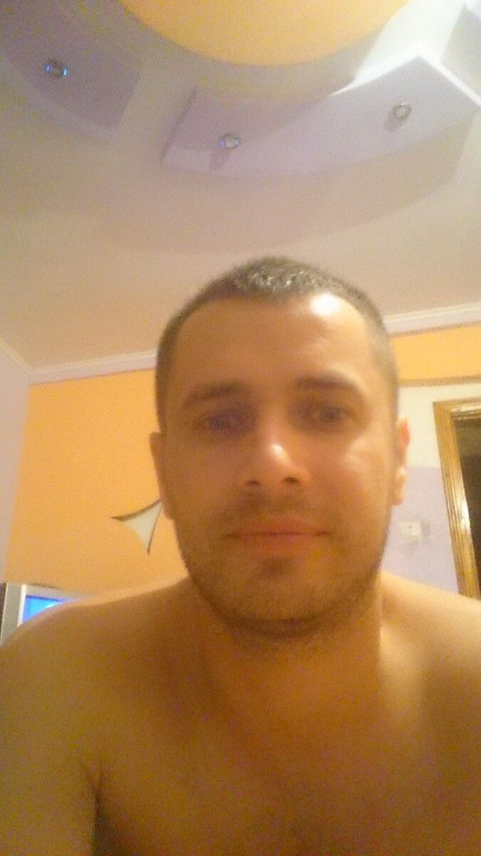  ,   Valer, 44 ,   