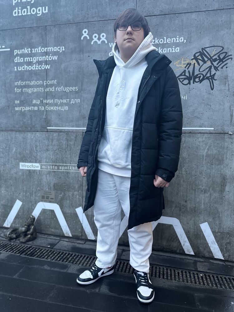 ,   Artem, 18 ,   ,   