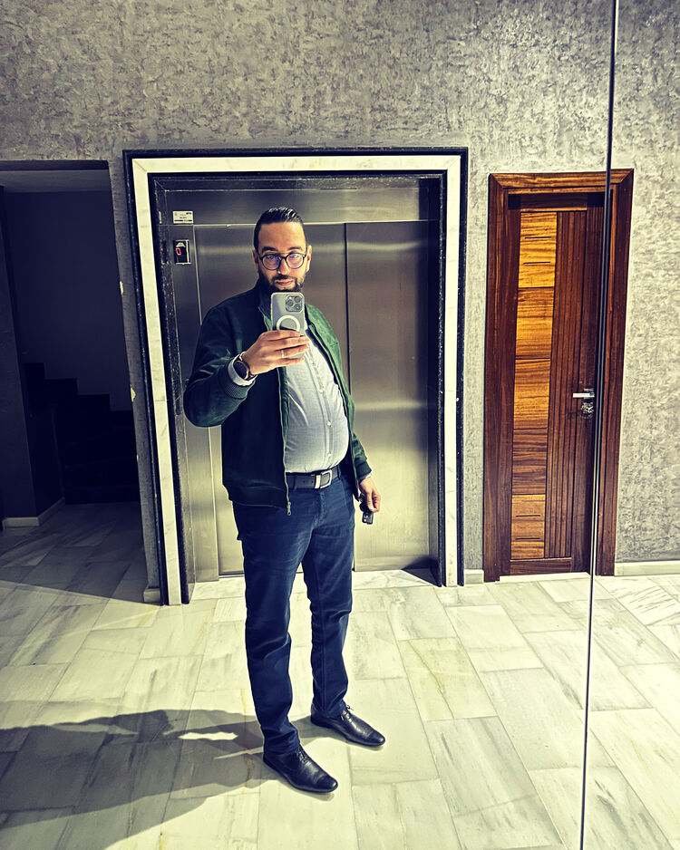  33943035  Nizar, 42 ,    