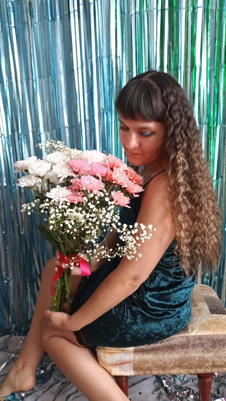  46618765  Anna, 33 ,    --