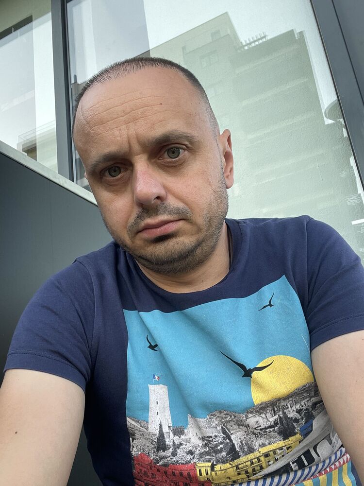  ,   Virgiliu, 39 ,     