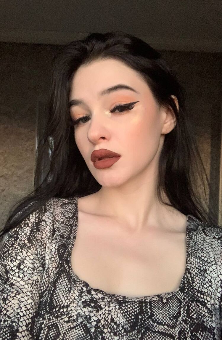  ,   Valeria, 25 ,     , c 