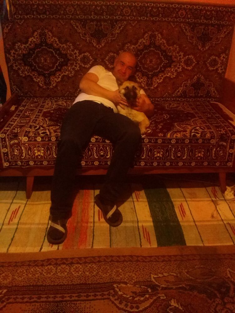  19306615  Oleg, 49 ,    