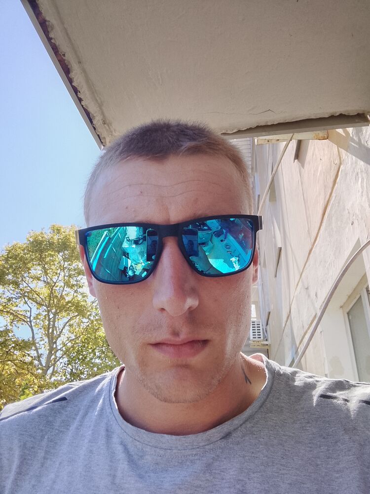  ,   Vladislav, 24 ,   