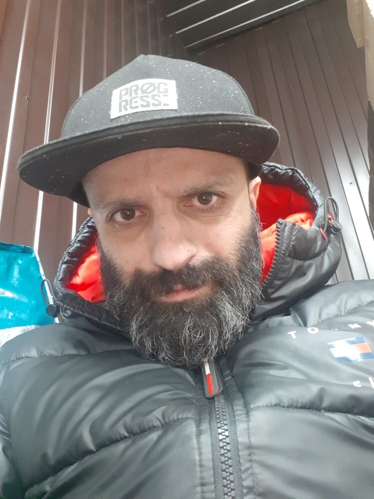  38739095  Artyr, 41 ,    