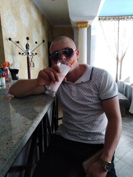  37860385  Artur, 28 ,    