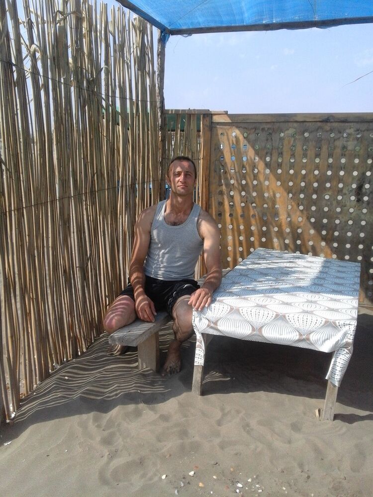  13643435  Elnur, 44 ,    