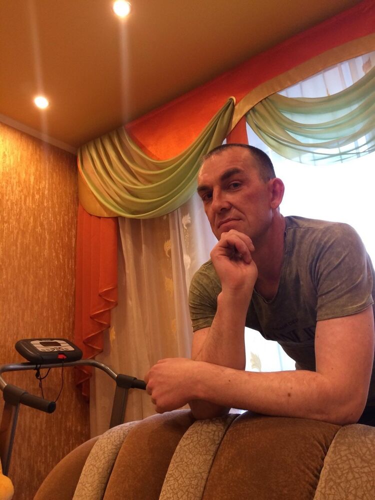  10082915  Aleks, 45 ,    