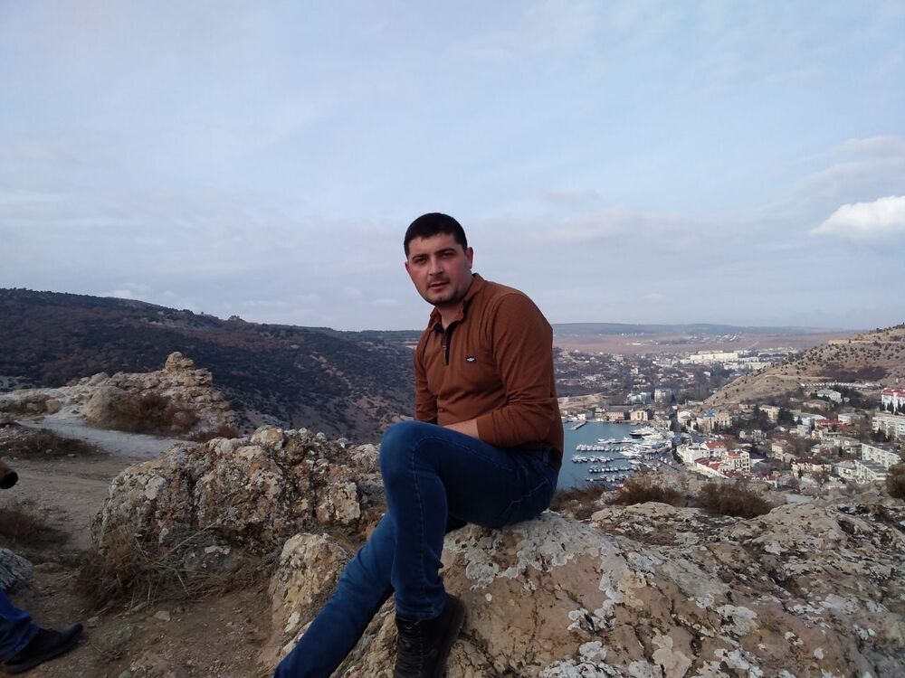  23018415  Serhii, 37 ,    