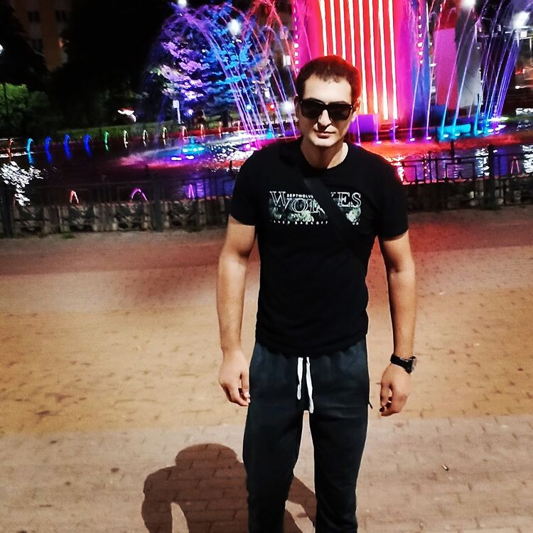  ,   Razmik, 23 ,  