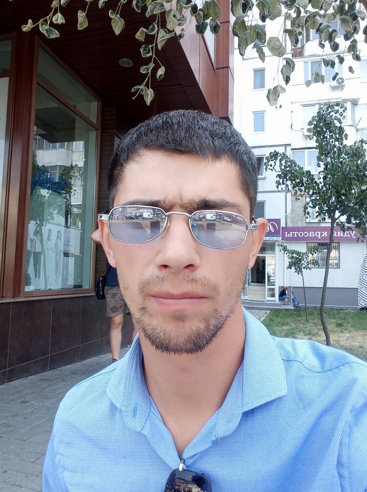  28476365  Ivan, 37 ,    