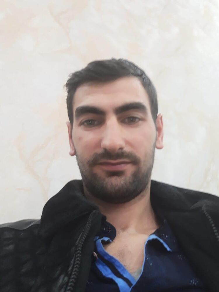  ,   Galust, 34 ,   ,   