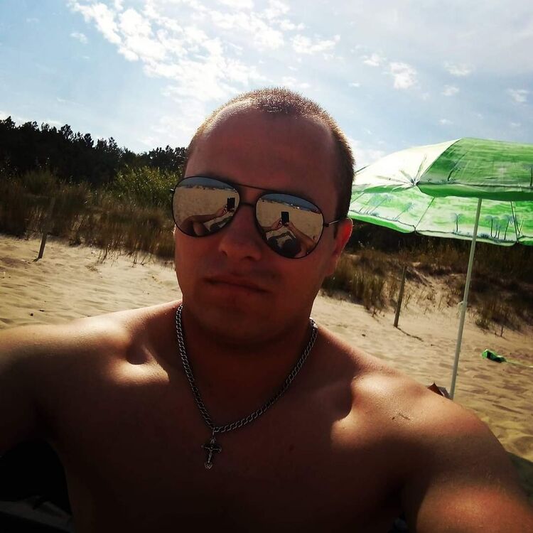  ,   Viktor, 28 ,   ,   