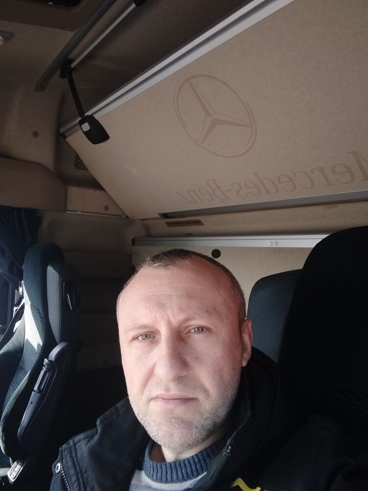  46225695  Mergez, 42 ,    