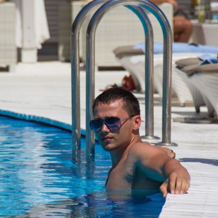  39869015  , 37 ,    --