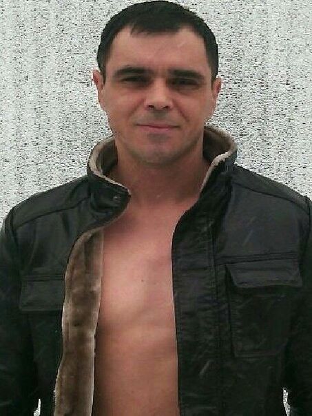  13570165  Alex, 42 ,    