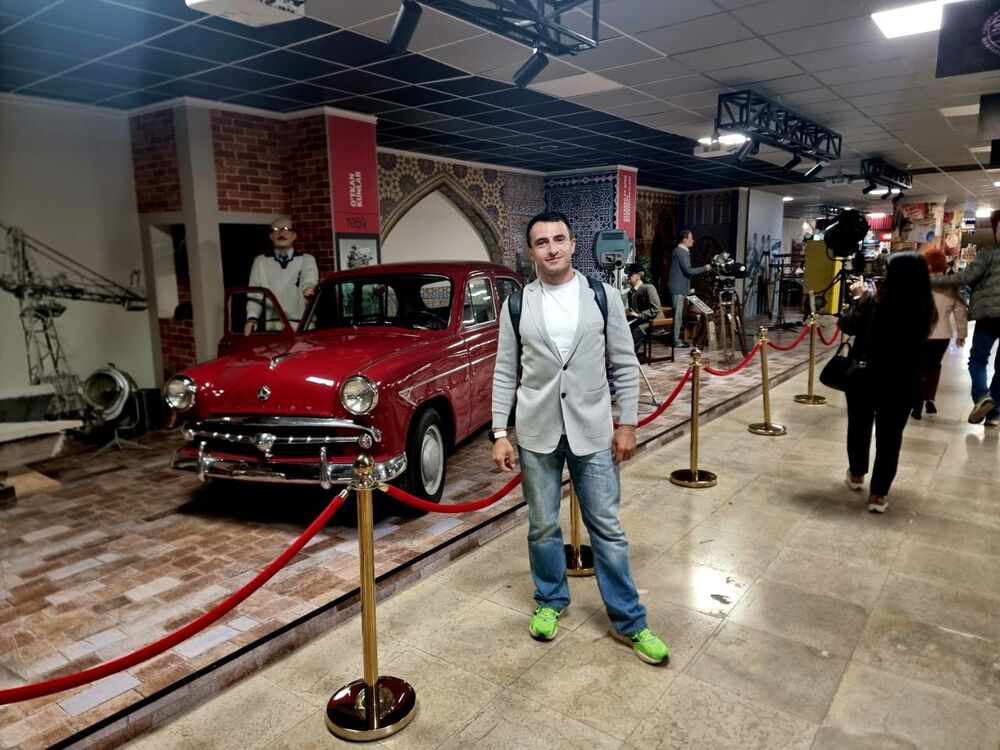  54517965  Blackaut, 33 ,    