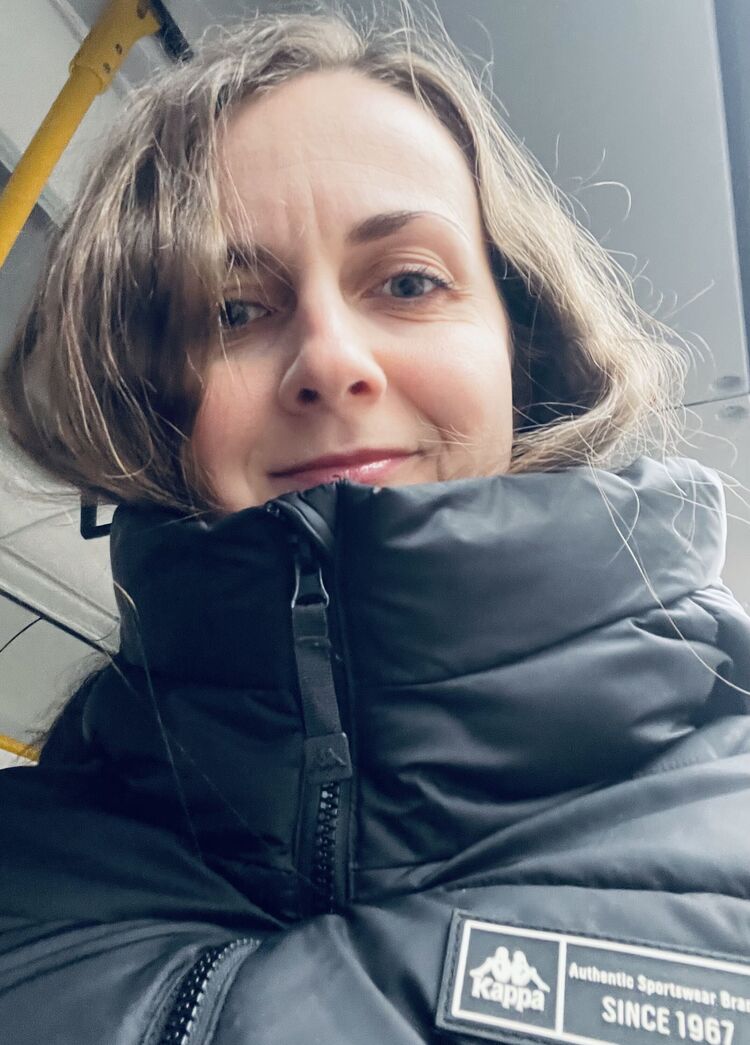  ,   Alexandra, 33 ,   c 