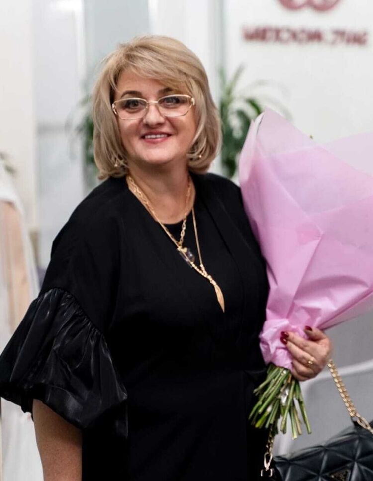  53861685  Elena, 51 ,    