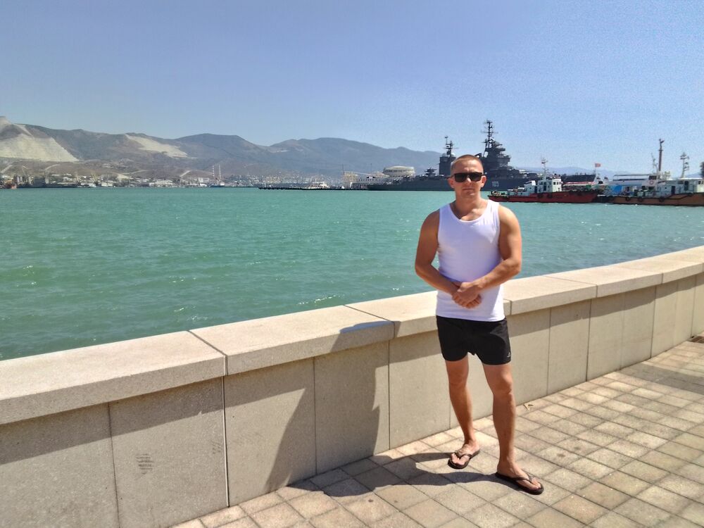  38052515  Alexander, 38 ,    