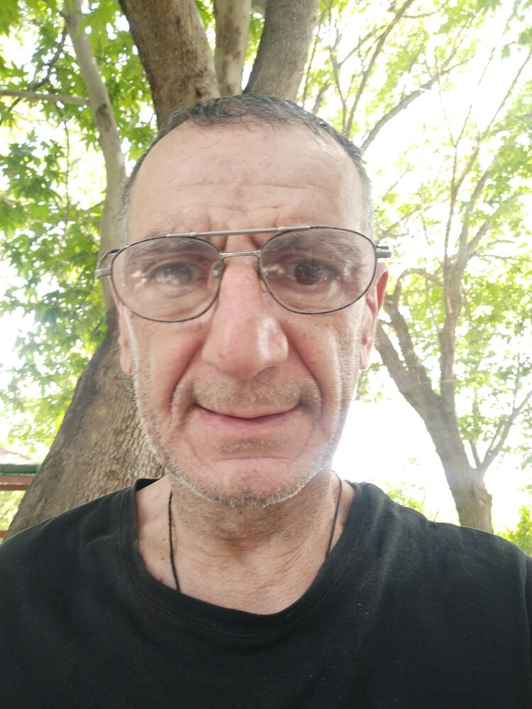  23188975  Tiko, 62 ,    
