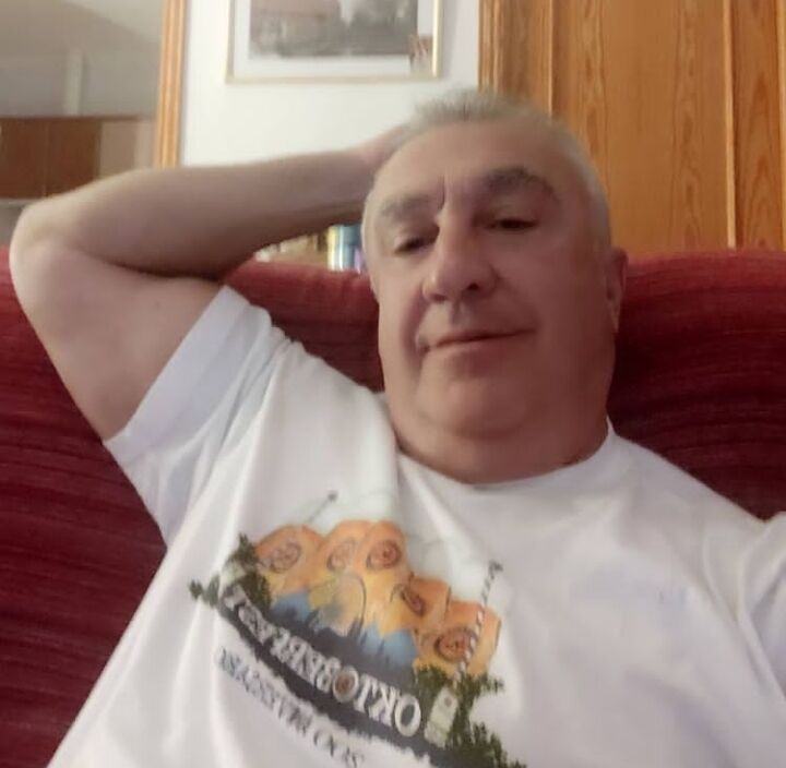  51205515  Frank, 52 ,    