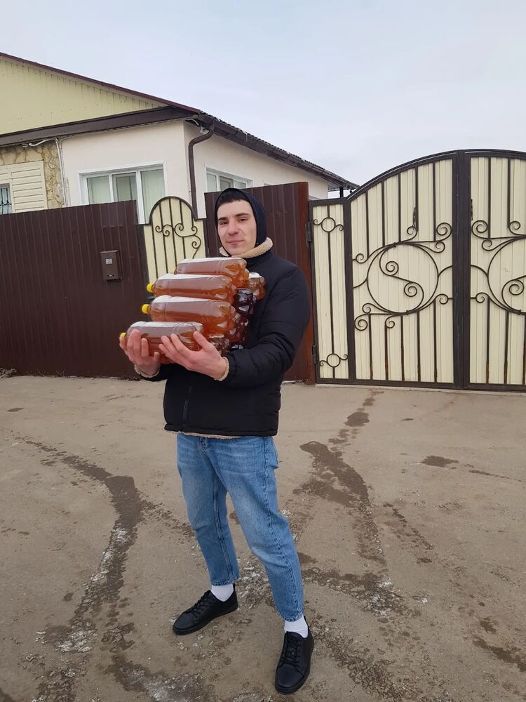  33275925  Igor, 26 ,    