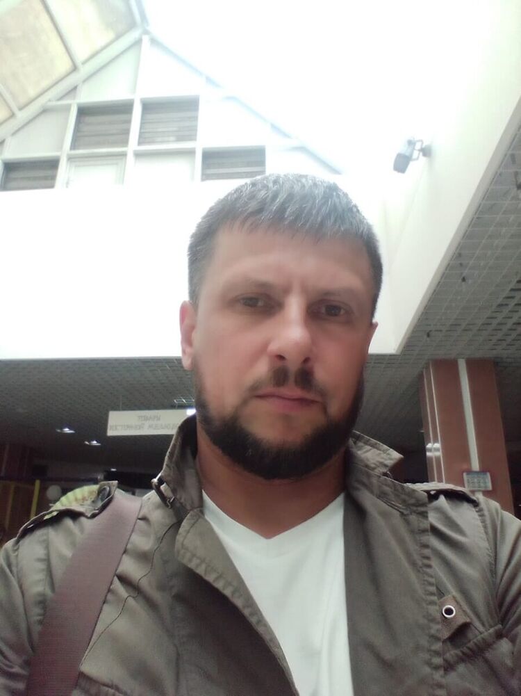  21584055  OLEG, 46 ,    