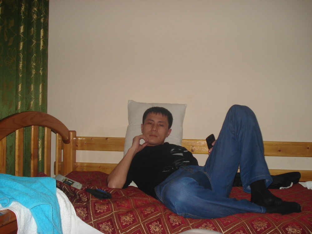  ,   Alex, 39 ,   