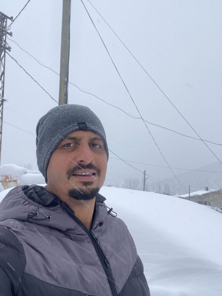  45394665  Halil, 38 ,    