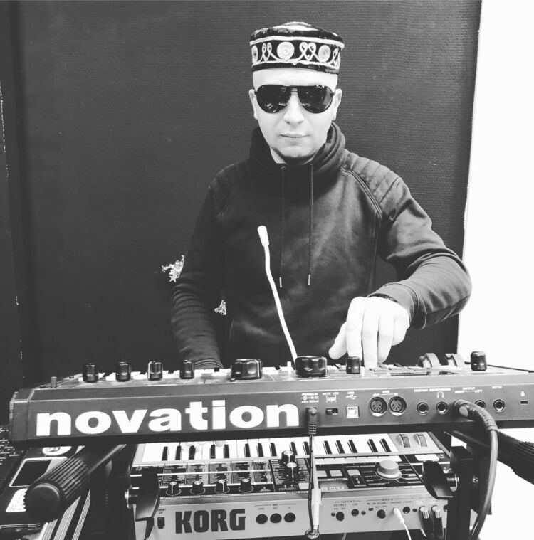  54106315  Alex, 43 ,    -