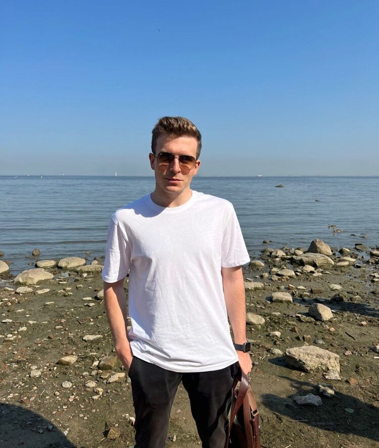  48825735  , 28 ,    Apollo Beach