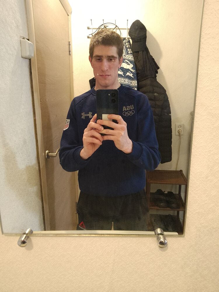  51002825  Viktor, 32 ,    