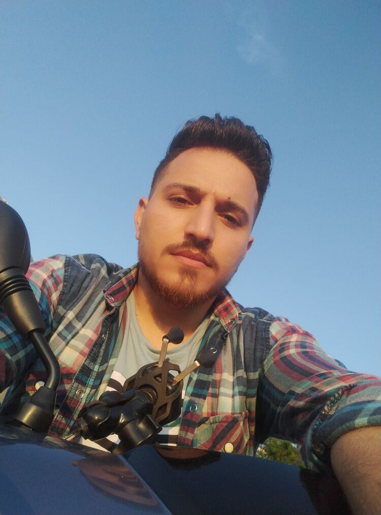  ,   Ali, 32 ,   ,   