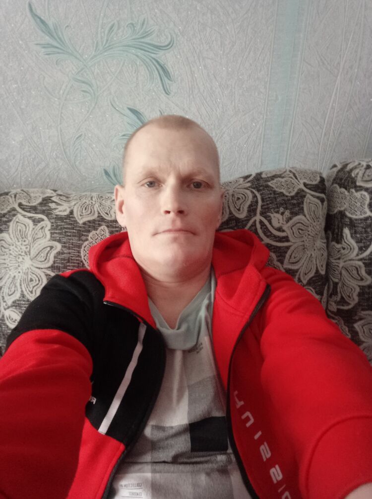  41563435  Vladimir, 44 ,    