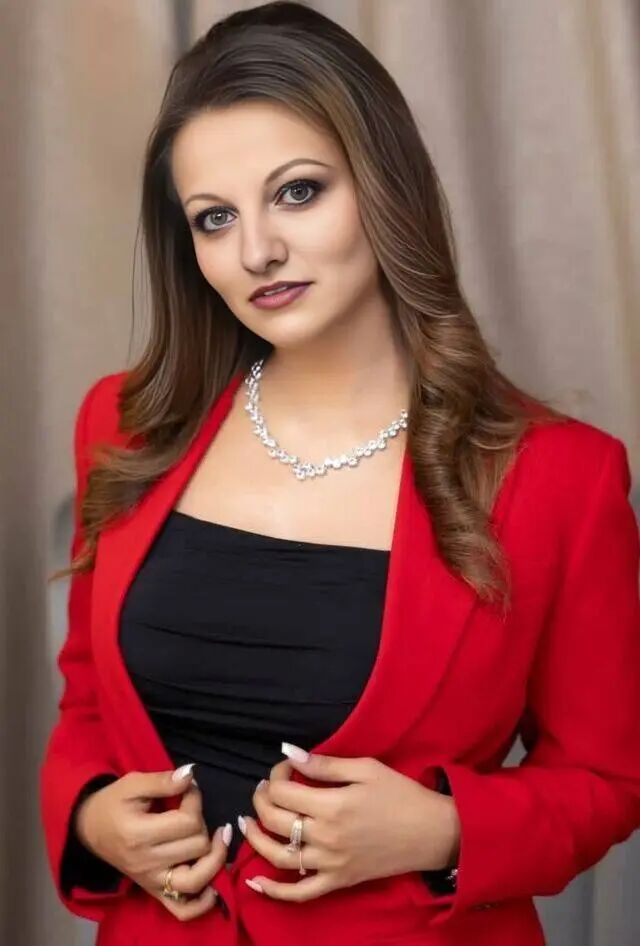  -,   Angelina, 41 ,   ,   