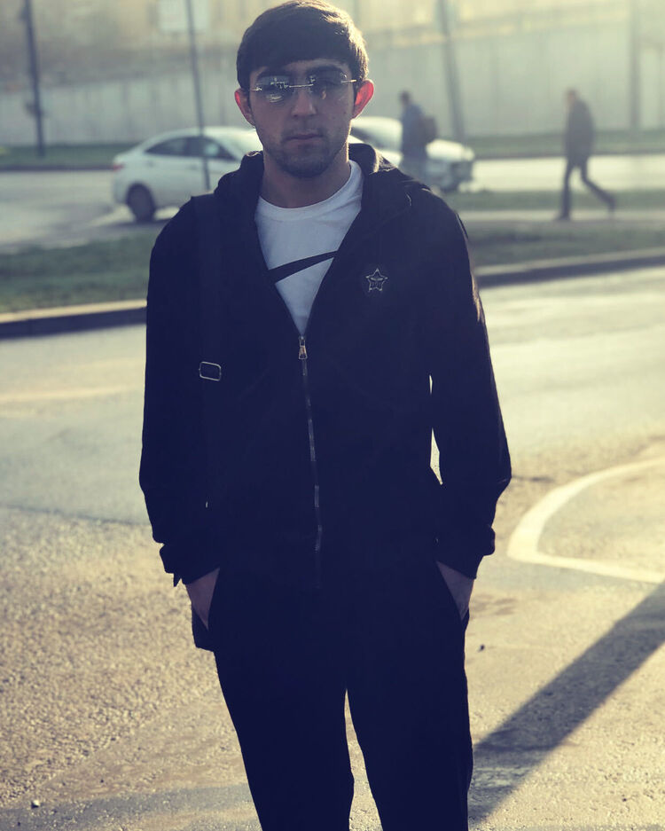  31736505  Hayk, 24 ,    
