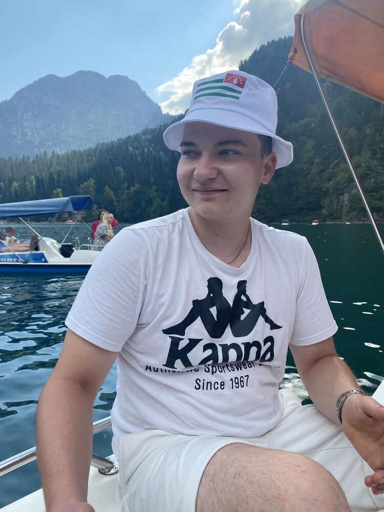  37285465  Lesha, 24 ,    