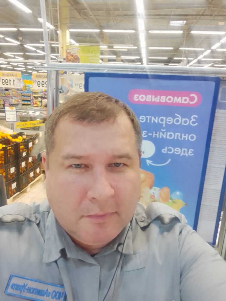  45425945  Anton, 44 ,    