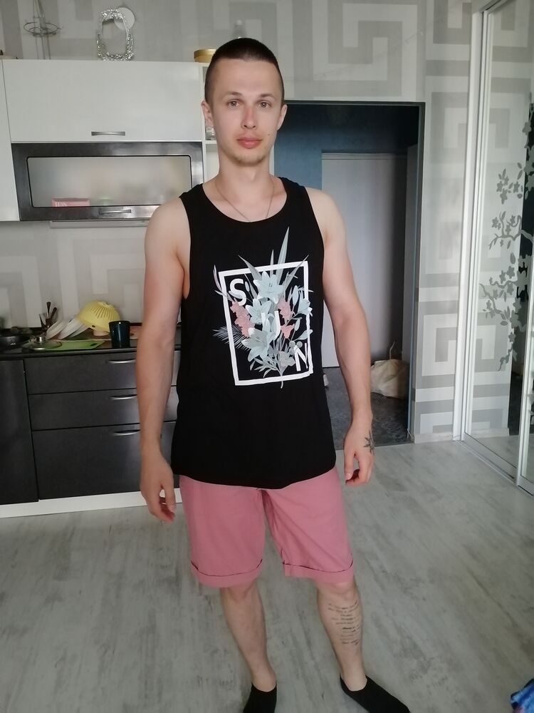  25716115  Igor, 25 ,    