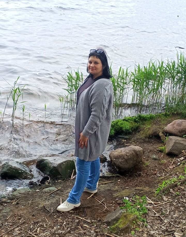  54145425  Elena, 49 ,    