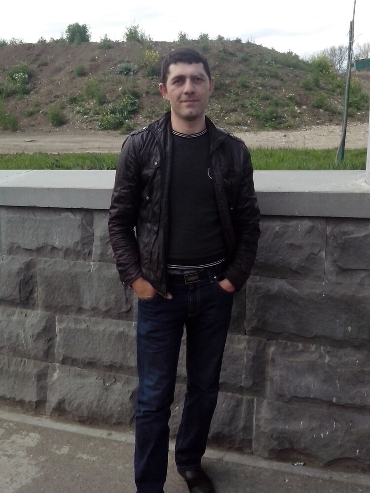  ,   Artur, 39 ,   