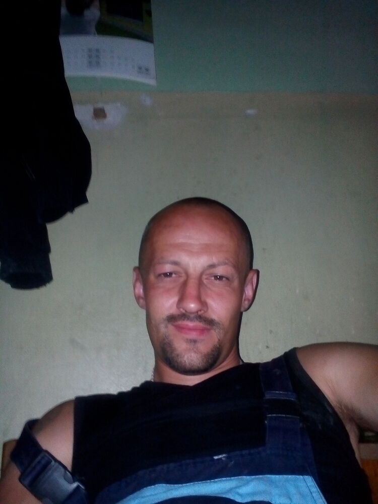  8937225  Sasha, 45 ,    